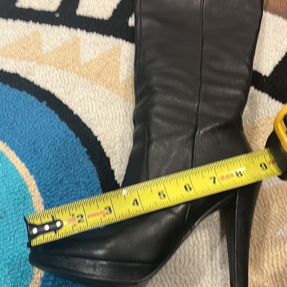 Excellent condition Michael Kors leather boots - Picture 4 of 4